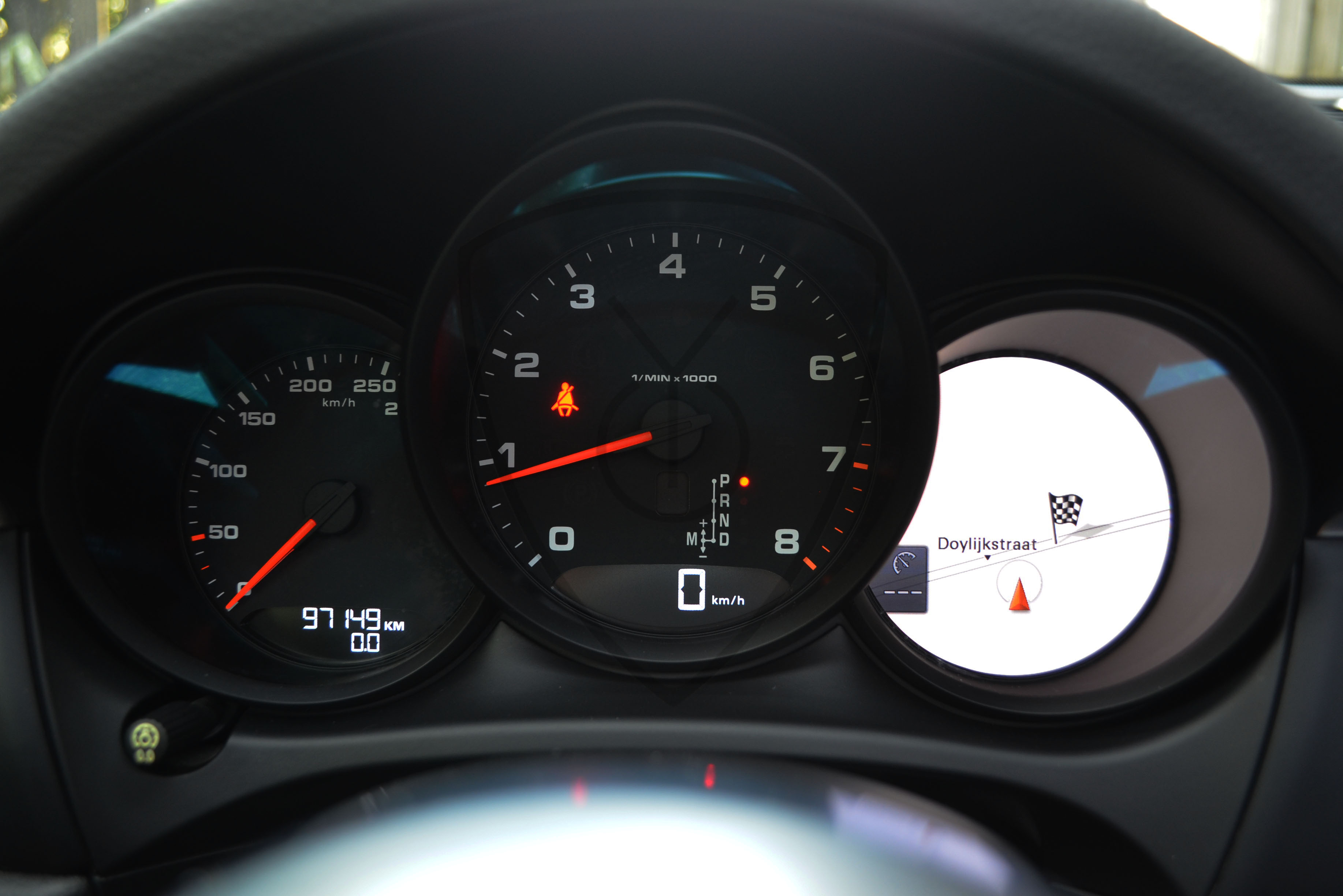 PORSCHE MACAN — image 1